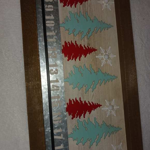 Plow & Hearth Lit Christmas Advent Calendar Plaque - Picture 5 of 10